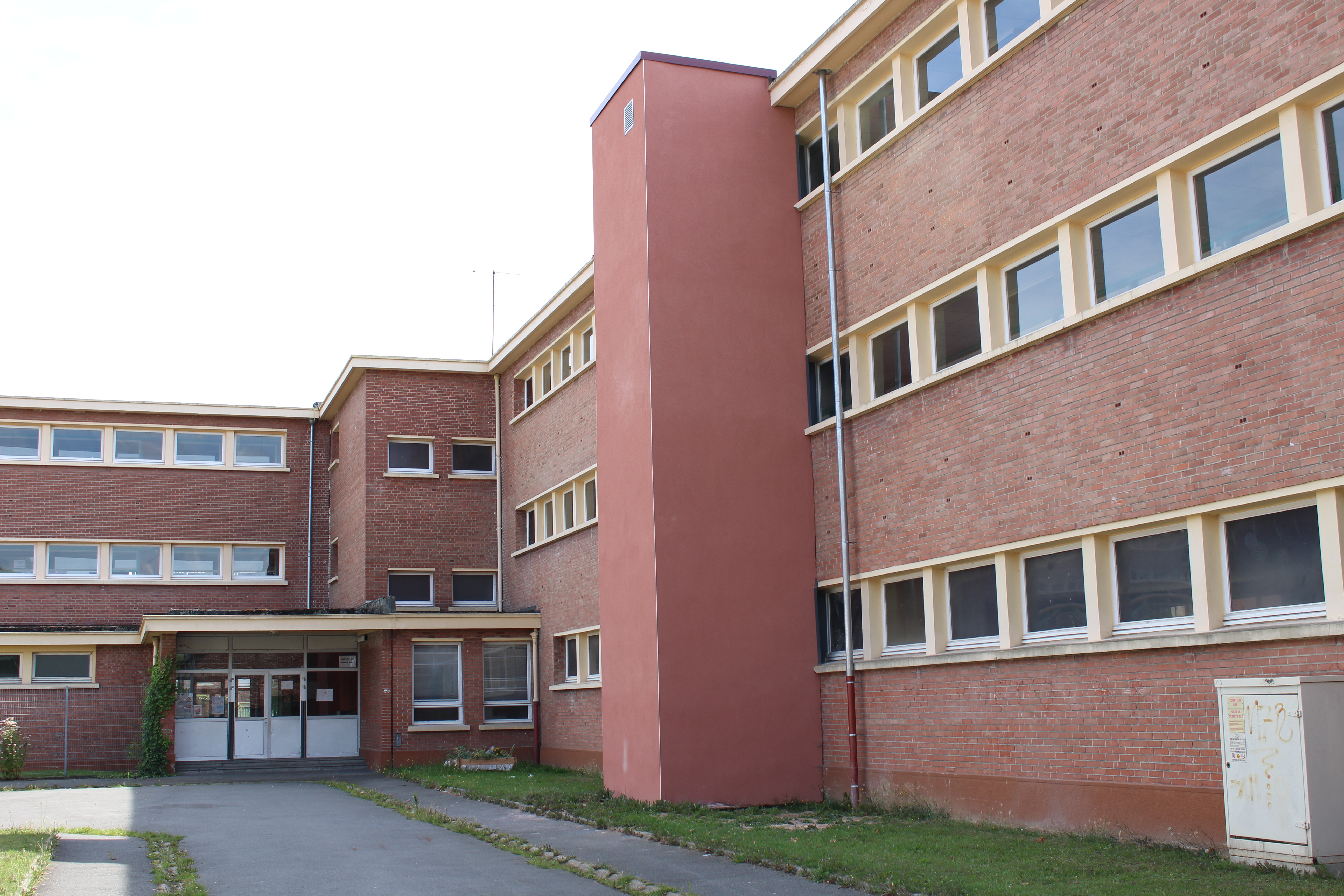 Façade de l’école élémentaire Guy Mollet